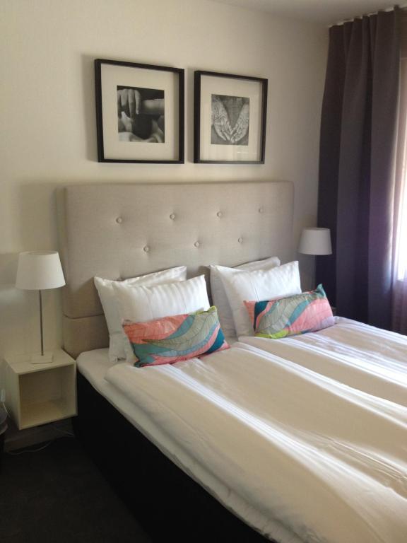 Hotell Tinget Sala Bilik gambar