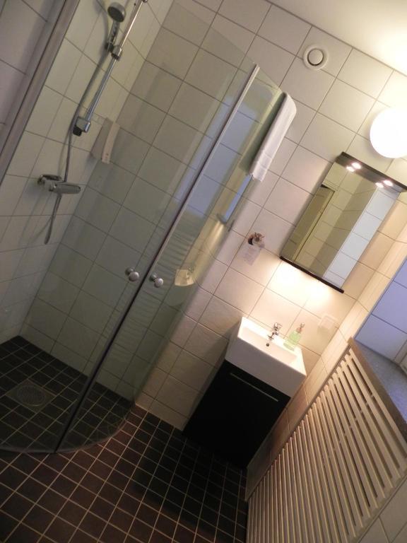 Hotell Tinget Sala Bilik gambar