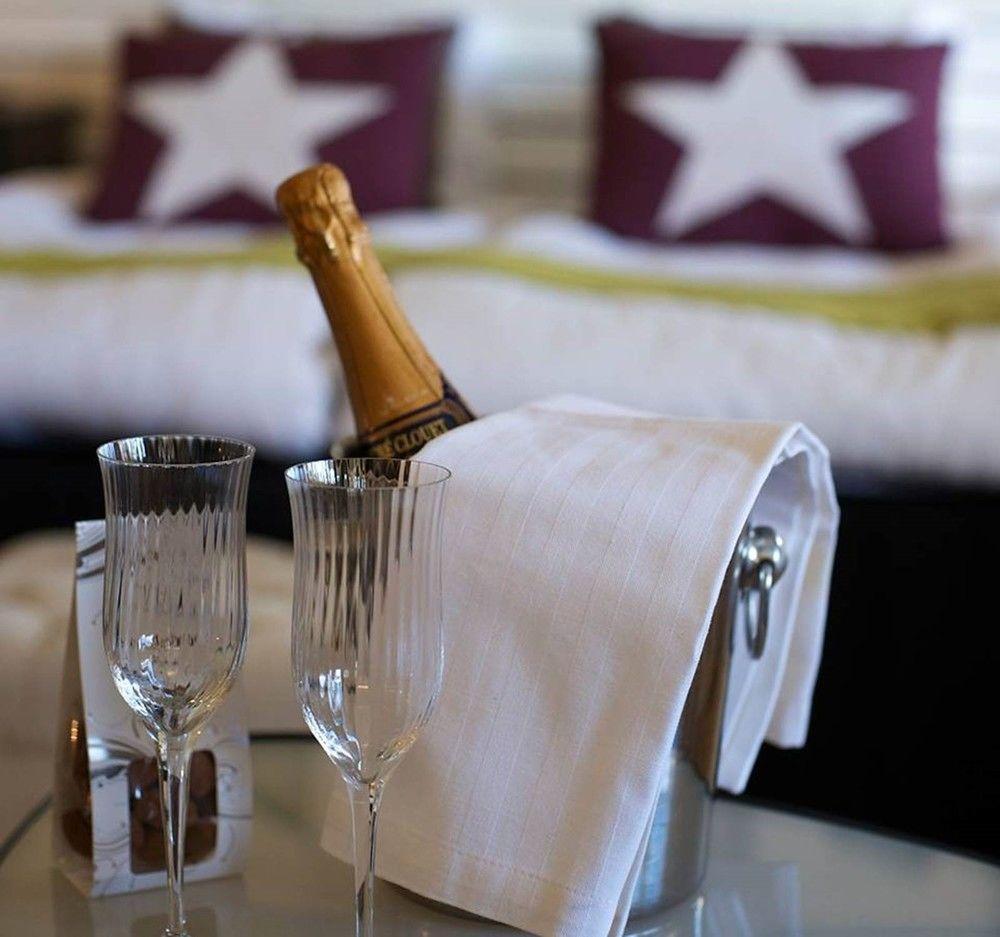 Hotell Tinget Sala Luaran gambar